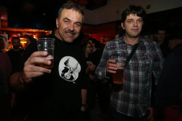 U KSET-u je održan koncert grupe Svemir kojega je prije dva tjedna prekinula policijska racija. Ministar unutarnjih poslova Vlaho Orepić.