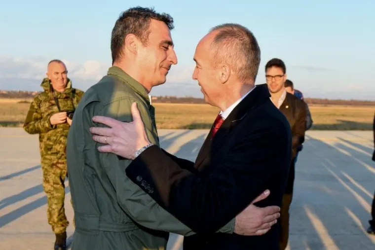 Potpredsjednik Vlade i ministar obrane Damir Krstičević dočekao je povratak pripadnika Protupožarne eskadrile eskadrile 93. zrakoplovne baze Hrvatskog ratnog zrakoplovstva iz Izraela.
