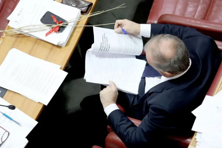 SABOR POSJETIO KRAMPUS, ALI I SVETI NIKOLA: Pogledajte što su zastupnici danas pronašli u svojim čizmicama