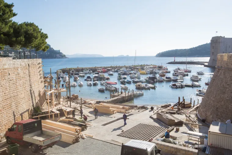 Dubrovnik se počeo pretvarati u Nottingham: postavlja se kulisa za snimanje Robin Hooda