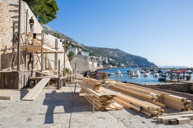 Dubrovnik se počeo pretvarati u Nottingham: postavlja se kulisa za snimanje Robin Hooda