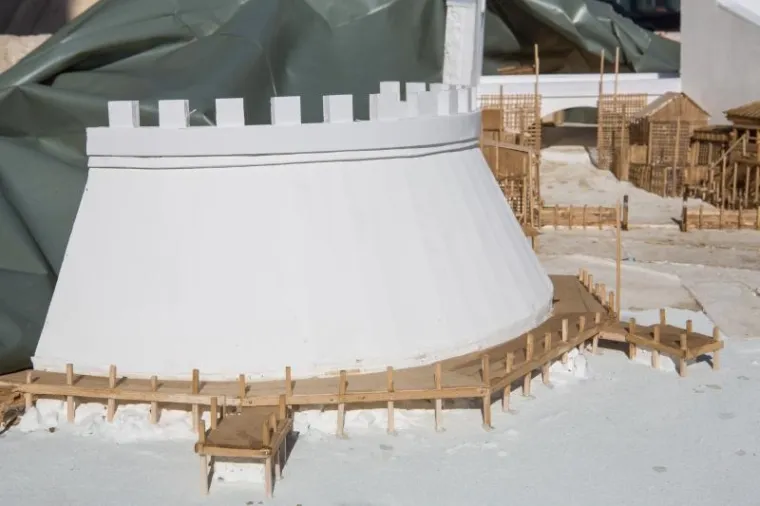 DUBROVNIK SE OPET TRANSFORMIRA: Započelo postavljanje kulisa za snimanje 'Robina Hooda'