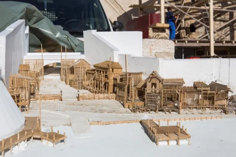 DUBROVNIK SE OPET TRANSFORMIRA: Započelo postavljanje kulisa za snimanje 'Robina Hooda'