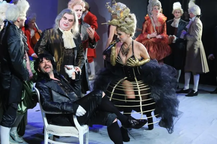PRVI PUT NA KAZALIŠNIM DASKAMA: Bujna Nives Celzijus u seksi kostimu na premijeri u HNK