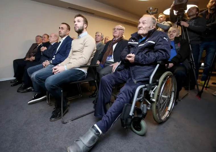 I MAMIĆ SE POKLONIO NAJUSPJE&Scaron;NIJOJ GENERACIJI: Promoviran Dinamov kalendar za 2017. godinu