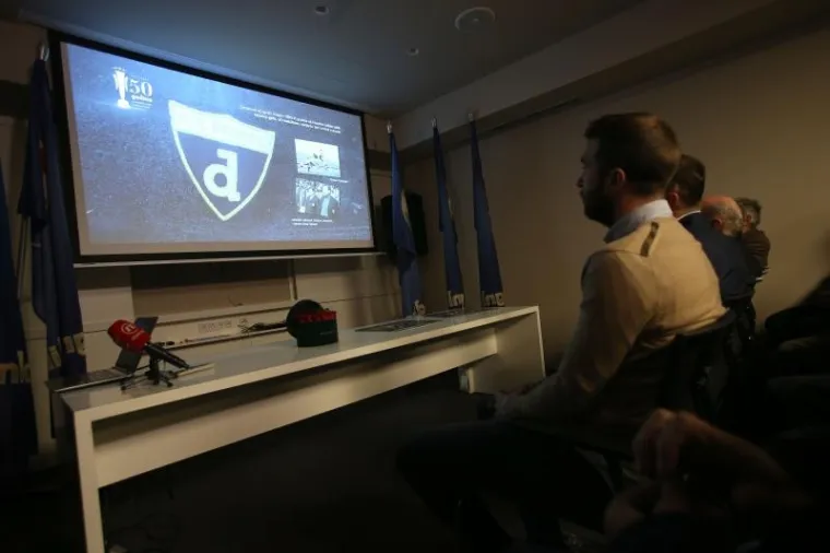 I MAMIĆ SE POKLONIO NAJUSPJE&Scaron;NIJOJ GENERACIJI: Promoviran Dinamov kalendar za 2017. godinu