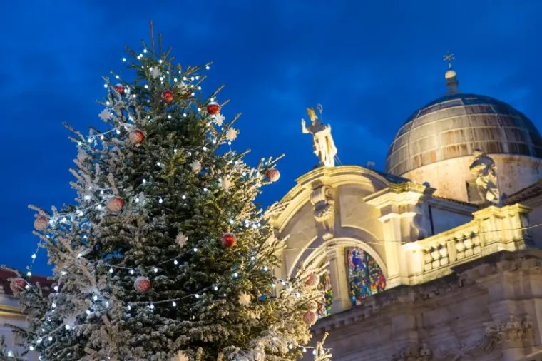 Koliko got bio popularan ljeti, sigurni smo da će advent privući brojne turiste da oktriju i zimsku čaroliju na&scaron;eg Jadrana.