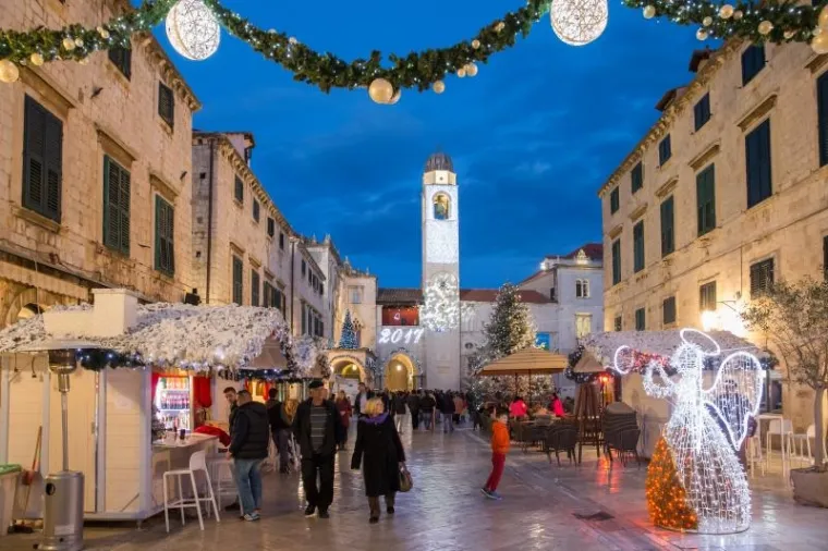 ZIMSKA ČAROLIJA U DUBROVNIKU: Na&scaron; Jadran jo&scaron; je ljep&scaron;i u blagdanskom ruhu