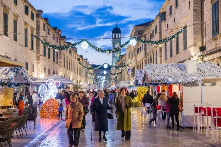 ZIMSKA ČAROLIJA U DUBROVNIKU: Na&scaron; Jadran jo&scaron; je ljep&scaron;i u blagdanskom ruhu