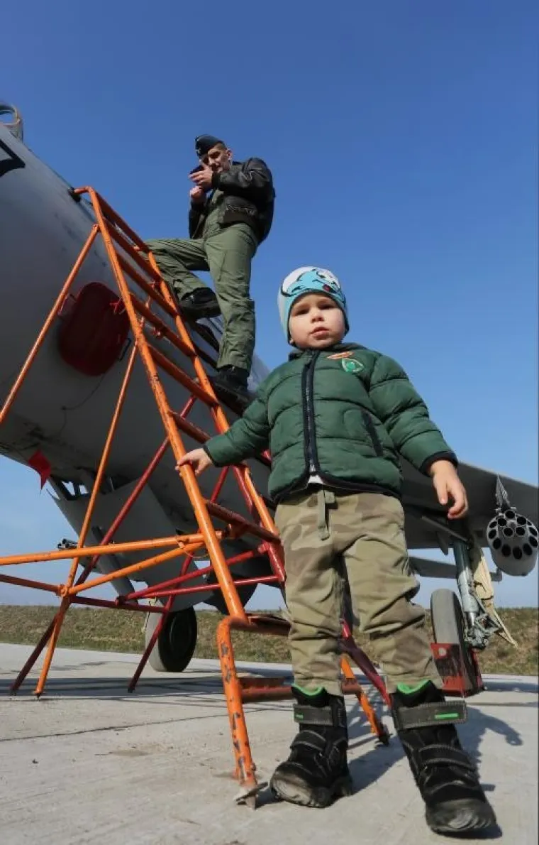 OBILJEŽENA 25. OBLJETNICA HRVATSKOG RATNOG ZRAKOPLOVSTVA: Građani razgledavali letjelice na Plesu