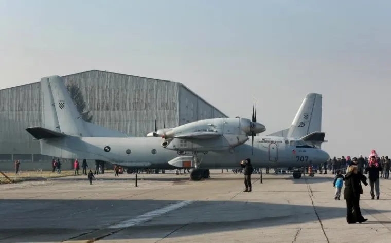 OBILJEŽENA 25. OBLJETNICA HRVATSKOG RATNOG ZRAKOPLOVSTVA: Građani razgledavali letjelice na Plesu