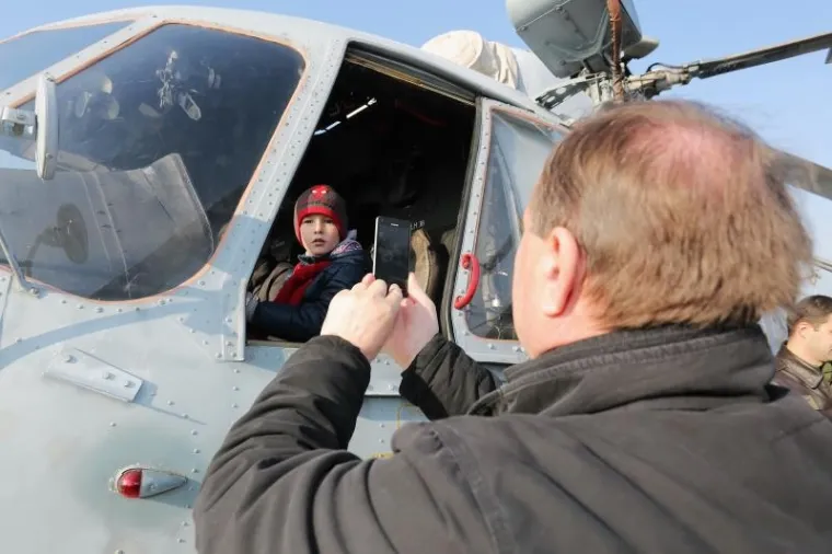 OBILJEŽENA 25. OBLJETNICA HRVATSKOG RATNOG ZRAKOPLOVSTVA: Građani razgledavali letjelice na Plesu