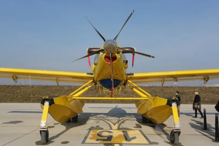 OBILJEŽENA 25. OBLJETNICA HRVATSKOG RATNOG ZRAKOPLOVSTVA: Građani razgledavali letjelice na Plesu