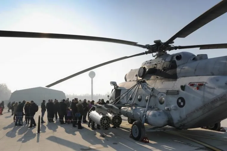 OBILJEŽENA 25. OBLJETNICA HRVATSKOG RATNOG ZRAKOPLOVSTVA: Građani razgledavali letjelice na Plesu