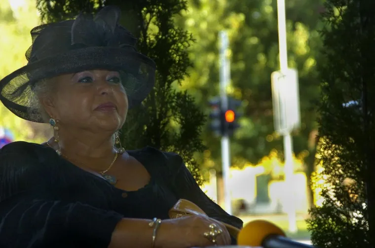 U rujnu 2008. Kraljica romske glazbe otvorila je teće izdanje Festivala Ethno-Os, koji je imao dobrotvorni karakter. Sva prikupljena sredstva bila uplaćena za rekonstrukciju i hranu za pse u azilu. Esma je nastupila u pratnji Ansambla Teodosievski, njezinog pratećeg orkestra