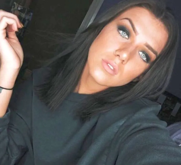 ZAPELE NAM ZA OKO: Ne srame se impresivnog dekoltea, ali vi ćete gledati ne&scaron;to sasvim drugo