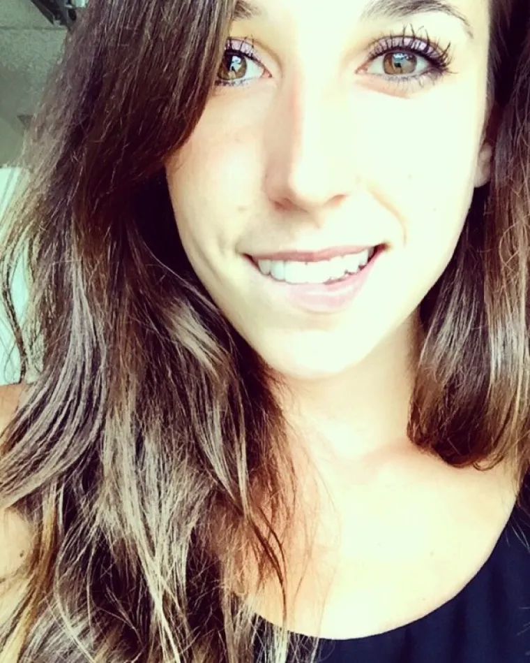 ZAPELE NAM ZA OKO: Ne srame se impresivnog dekoltea, ali vi ćete gledati ne&scaron;to sasvim drugo