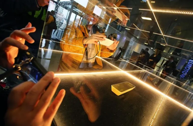 Povodom ulaska tvrtke Moro&amp;Kunst i 800 godina stare austrijske kovnice Muenze Oesterreich na hrvatsko trži&scaron;te, u zagrebačkoj je poslovnoj zgradi Eurotower u utorak predstavljena zlatna poluga te&scaron;ka 12,44 kilograma i vrijedna vi&scaron;e od pola milijuna eura.