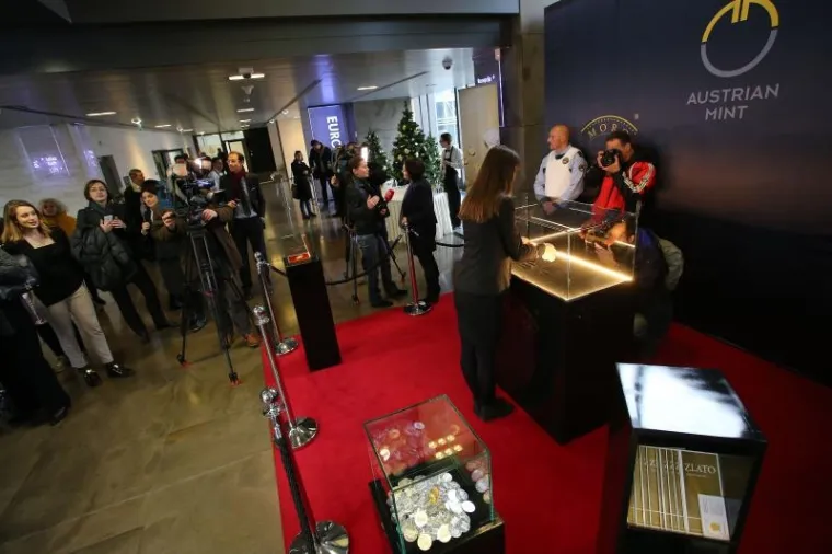 12,44 KILOGRAMA ZLATA: U Zagrebu izložena zlatna poluga vrijedna pola milijuna eura!