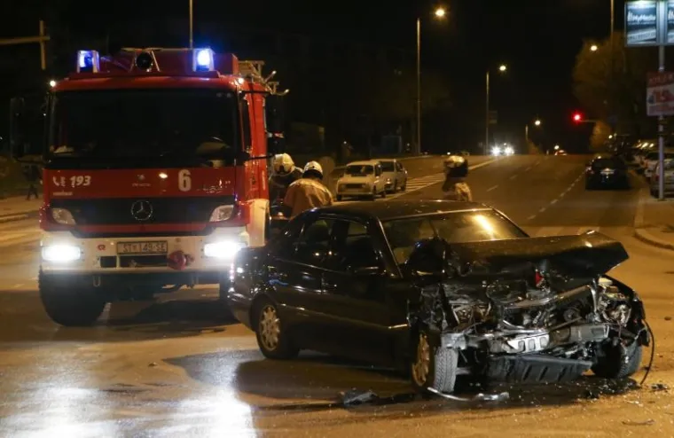 Teška prometna u Splitu: Vatrogasci izvlačili ozlijeđenog vozača iz automobila