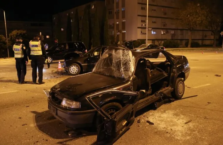 Teška prometna u Splitu: Vatrogasci izvlačili ozlijeđenog vozača iz automobila