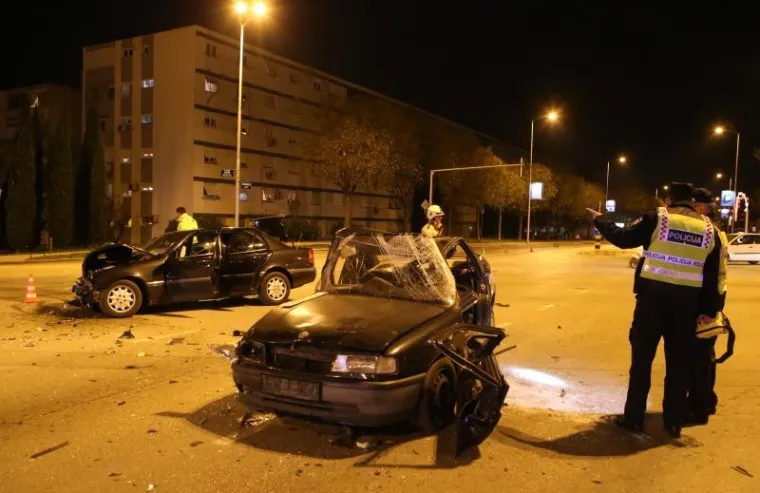 Teška prometna u Splitu: Vatrogasci izvlačili ozlijeđenog vozača iz automobila