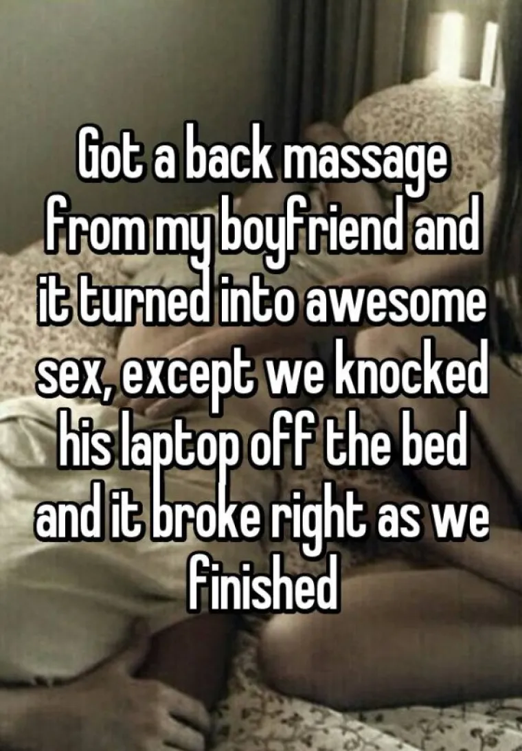 Dečko mi je priu&scaron;tio masažu koja se pretvorila u super seks, osim &scaron;to smo sru&scaron;ili njegov laptop s kreveta i slomili ga ba&scaron; kada smo svr&scaron;avali.