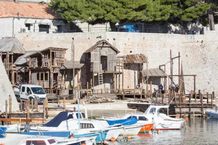 U Dubrovniku krenula gradnja scenografije filma 'Robin Hood: Origins', evo prvih naznaka kako će izgledati