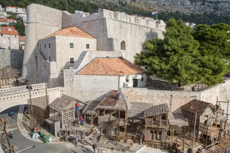 U Dubrovniku krenula gradnja scenografije filma 'Robin Hood: Origins', evo prvih naznaka kako će izgledati