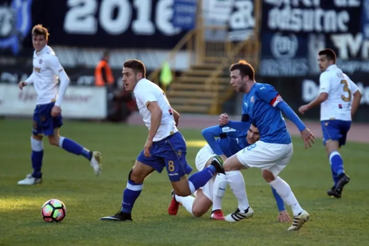 UŽARENA ATMOSFERA NA POLJUDU: Pogledajte atmosferu na hrvatskom derbiju