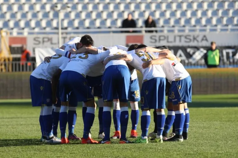 UŽARENA ATMOSFERA NA POLJUDU: Pogledajte atmosferu na hrvatskom derbiju