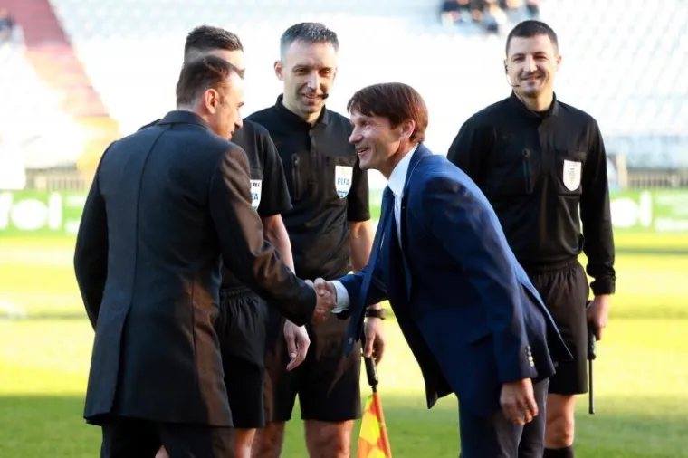 UŽARENA ATMOSFERA NA POLJUDU: Pogledajte atmosferu na hrvatskom derbiju