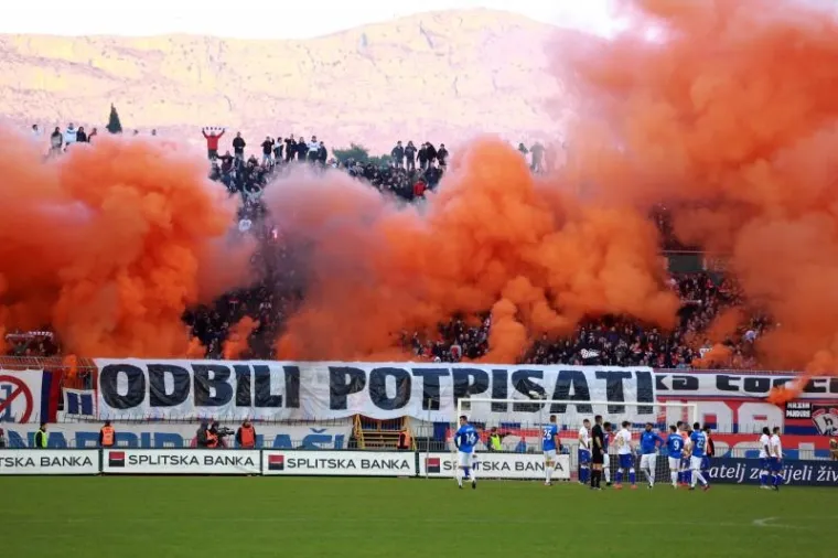 UŽARENA ATMOSFERA NA POLJUDU: Pogledajte atmosferu na hrvatskom derbiju