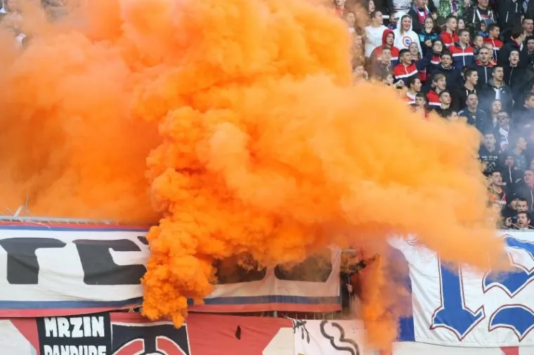 UŽARENA ATMOSFERA NA POLJUDU: Pogledajte atmosferu na hrvatskom derbiju