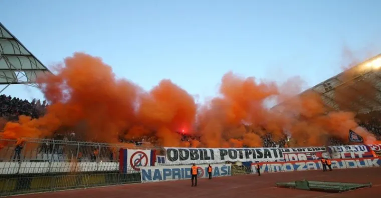 Torcida je priredila bakljadu, policija je kontrolirala Boyse, a mladenci su se veselili na Poljudu