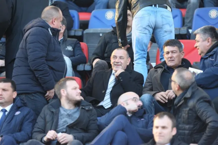 POZNATI NA DERBIJU: Izbornik Čačić u dru&scaron;tvu Pletikose i Mi&scaron;e u poljudskoj loži