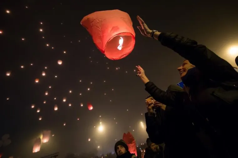 Zagrepčani u nebo pustili stotine lampiona