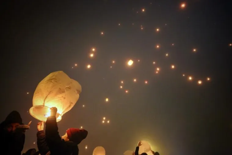 Zagrepčani u nebo pustili stotine lampiona