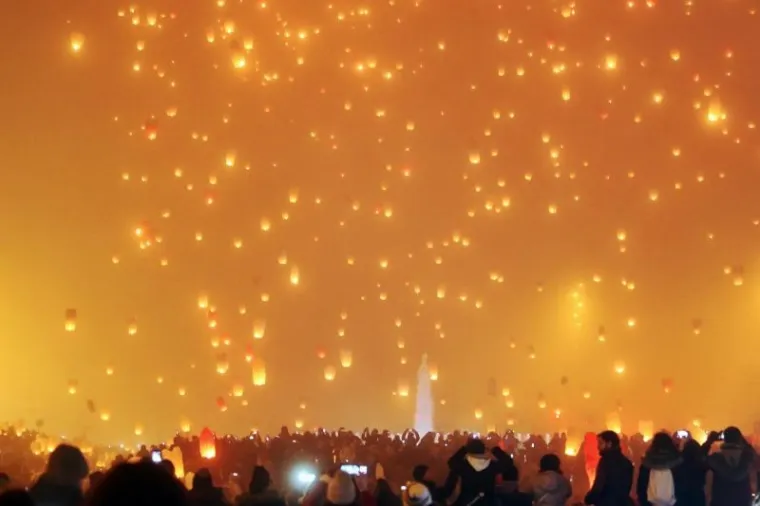 Zagrepčani u nebo pustili stotine lampiona