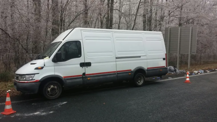 Kombi u kojem su sinoć zatečeni migranti jo&scaron; uvijek stoji kod naplatnih kućica