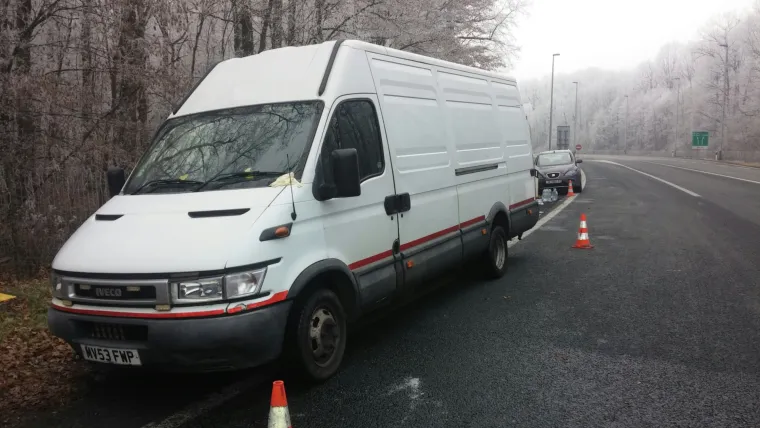 Kombi u kojem su sinoć zatečeni migranti jo&scaron; uvijek stoji kod naplatnih kućica