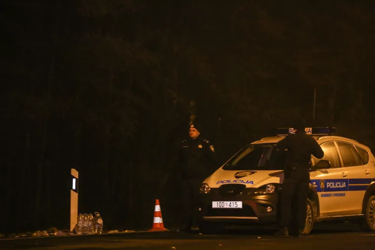 Policija zaustavila kombi u kojem je bilo 50-ak migranata lo&scaron;eg zdravstvenog stanja