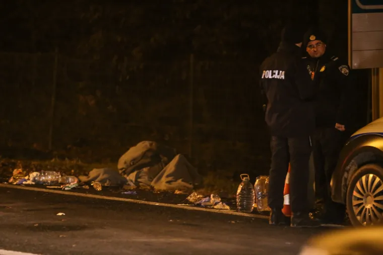 Policija zaustavila kombi u kojem je bilo 50-ak migranata lo&scaron;eg zdravstvenog stanja