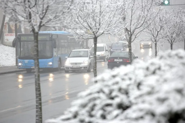 SNJEŽNO JUTRO U ZAGREBU: Zabijelio se centar Sesveta