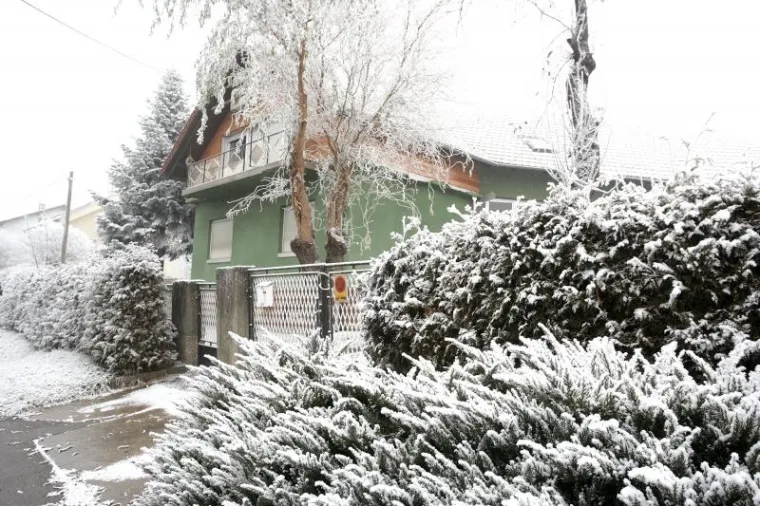 SNJEŽNO JUTRO U ZAGREBU: Zabijelio se centar Sesveta