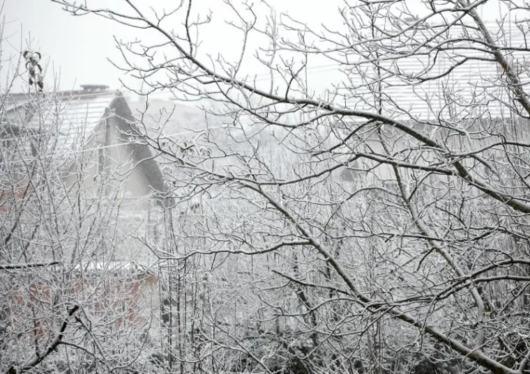SNJEŽNO JUTRO U ZAGREBU: Zabijelio se centar Sesveta