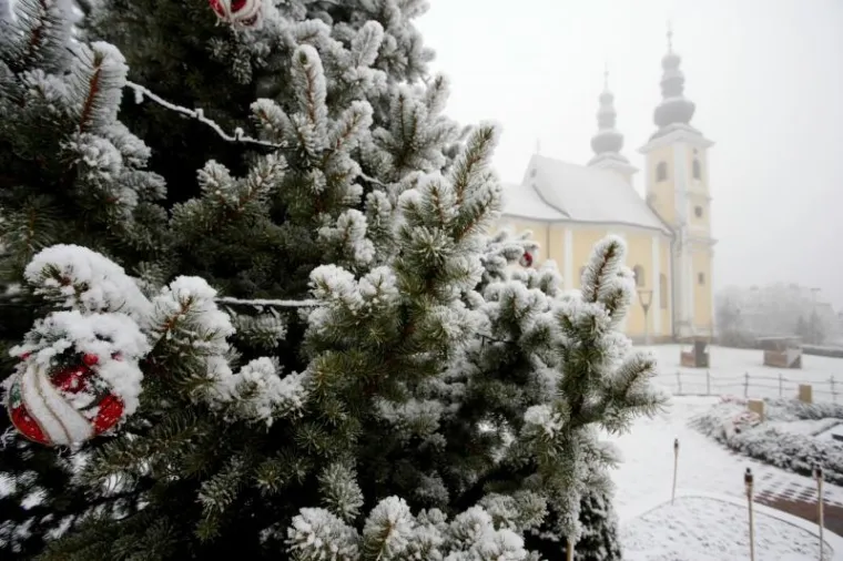 SNJEŽNO JUTRO U ZAGREBU: Zabijelio se centar Sesveta
