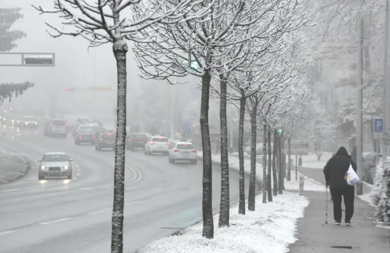 SNJEŽNO JUTRO U ZAGREBU: Zabijelio se centar Sesveta