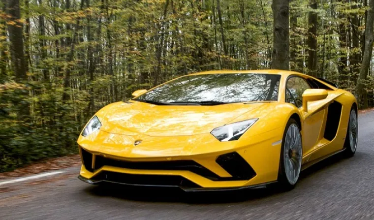 RAZJARENI BIK: Ovo je Lamborghini Aventador S Coupé