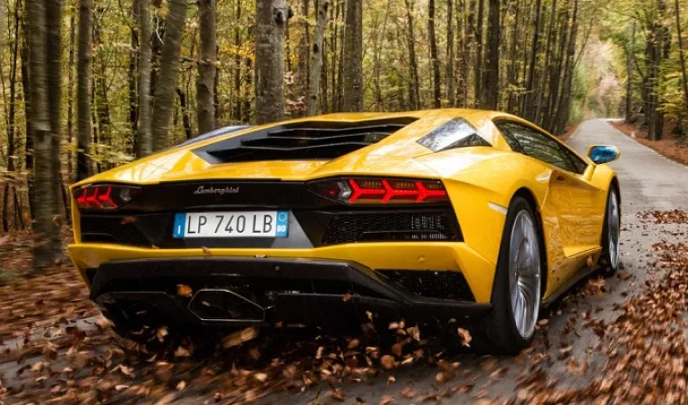 RAZJARENI BIK: Ovo je Lamborghini Aventador S Coupé